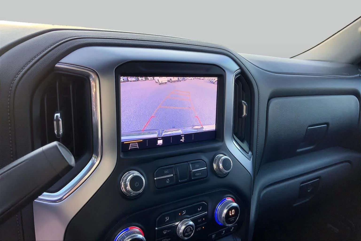 Used 2019 White Frost Tricoat GMC SLT image 26