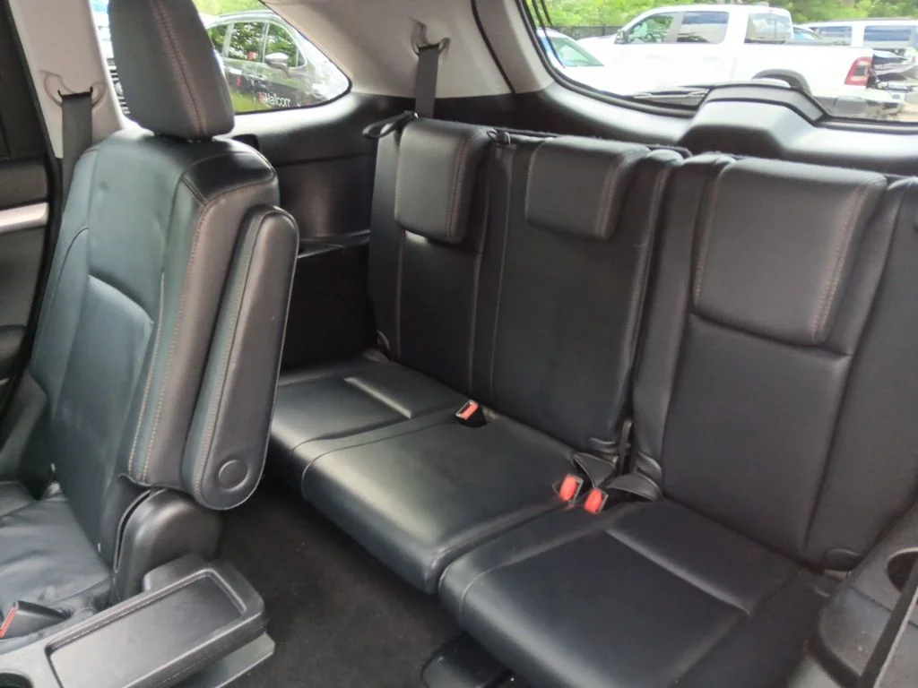 Used 2015 Attitude Black Metallic Toyota XLE V6 image 34
