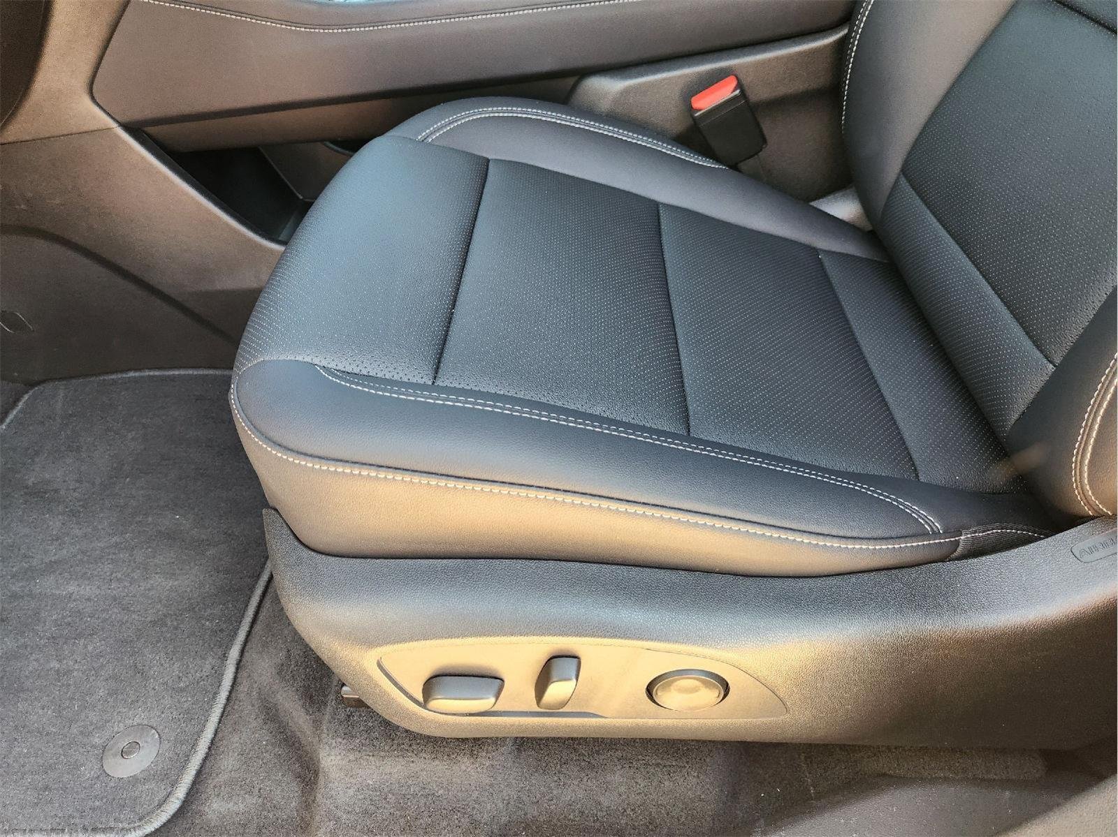 2026 Chevrolet Traverse photo 24 of 34