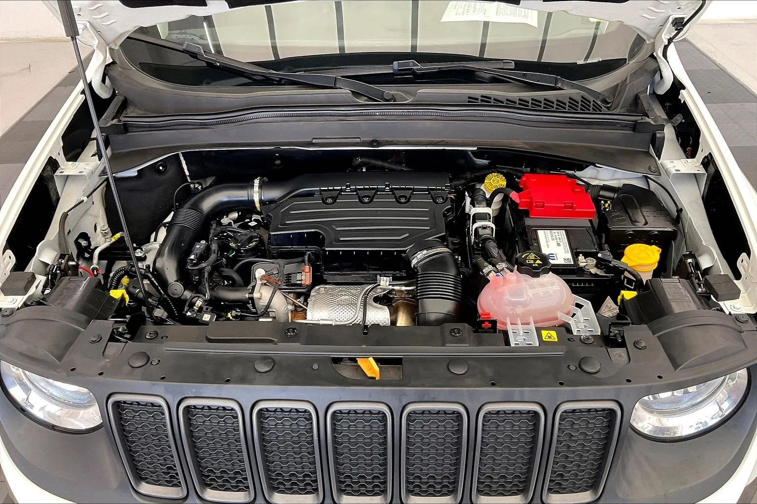 Used 2023 Alpine White Clearcoat Jeep Trailhawk image 9