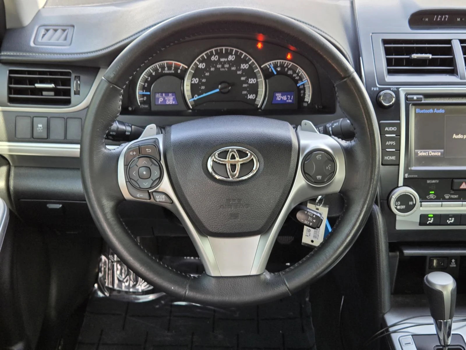 Used 2014 Barcelona Red Metallic Toyota SE image 35