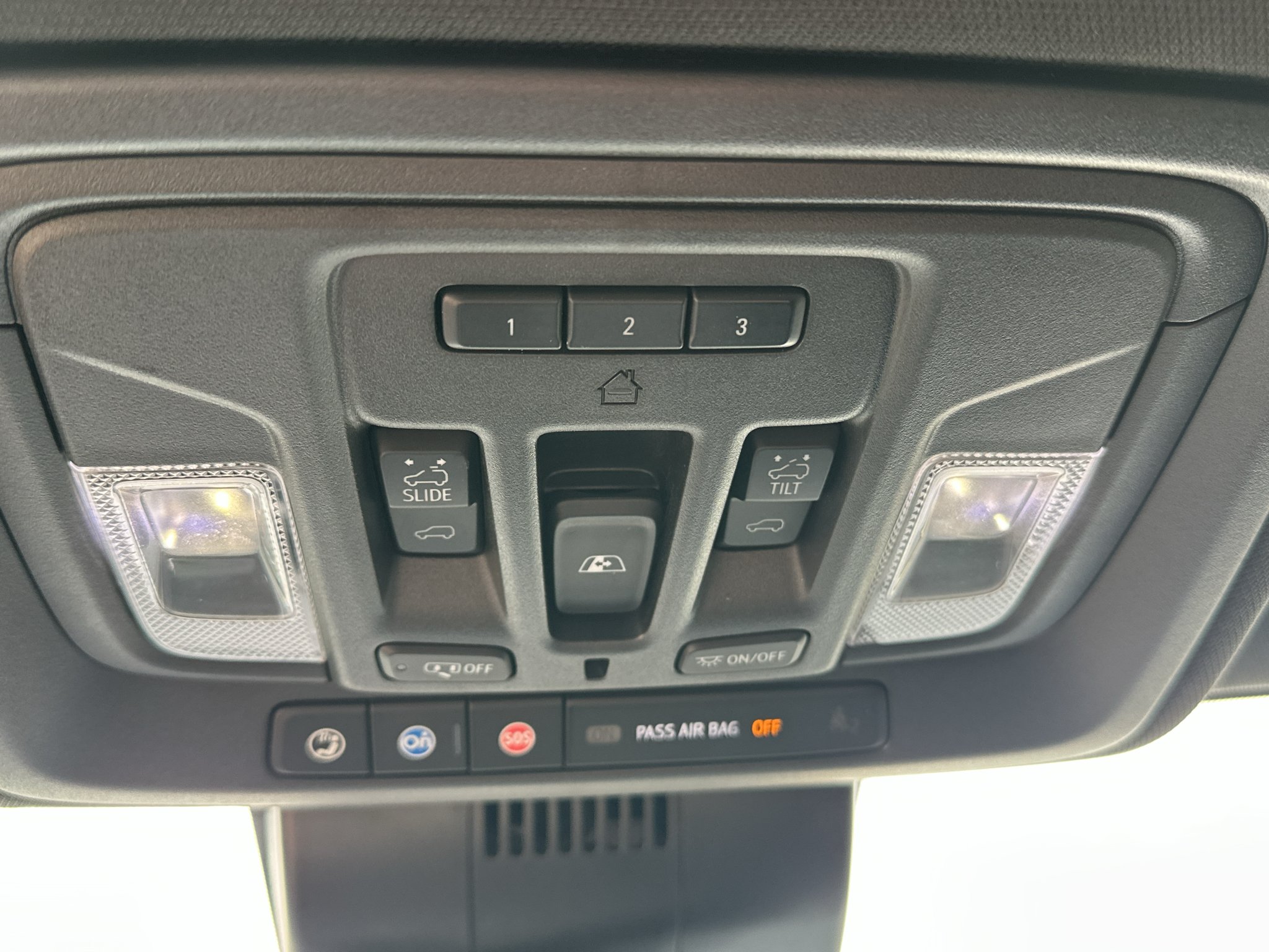 Used 2022 Iridescent Pearl Tricoat Chevrolet High Country image 32