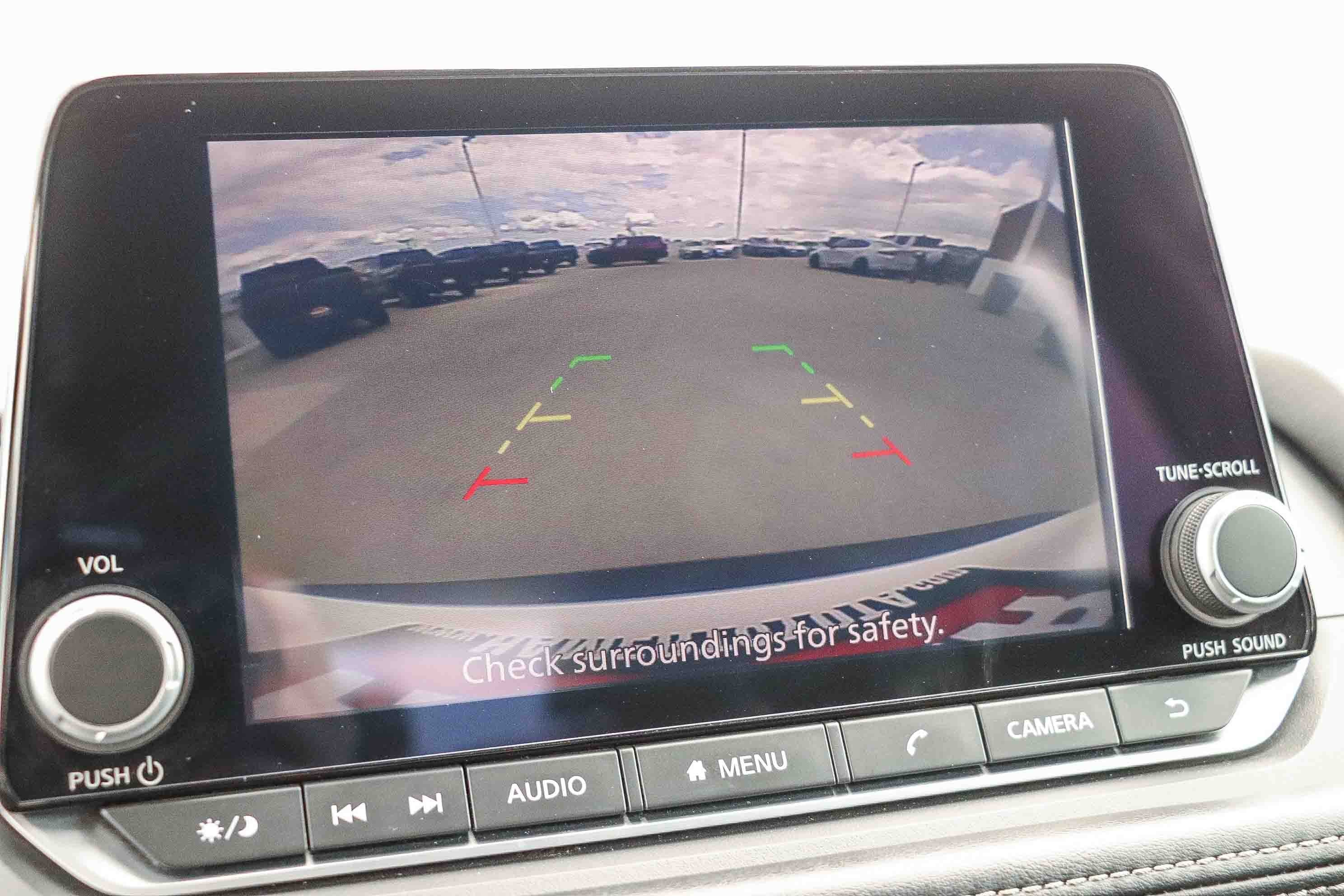Used 2023 Glacier White Nissan S image 22