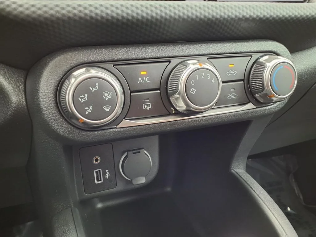 Used 2025 Blue Nissan S image 8