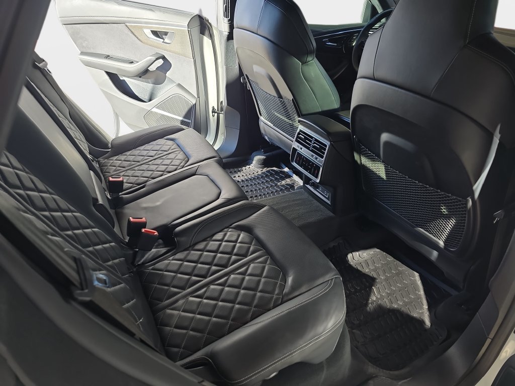 Used 2023  Audi 4.0T Prestige image 13