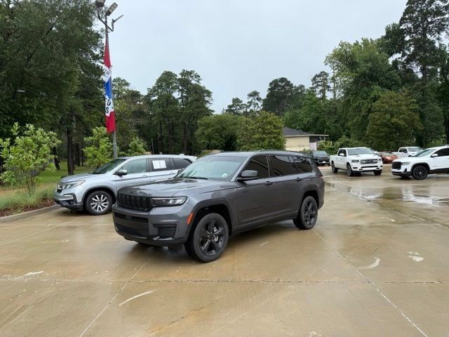 Used 2024 Gray Jeep Altitude X image 2