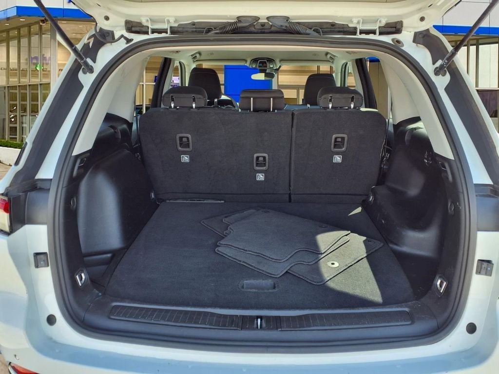 Used 2024 White Jeep Laredo image 24