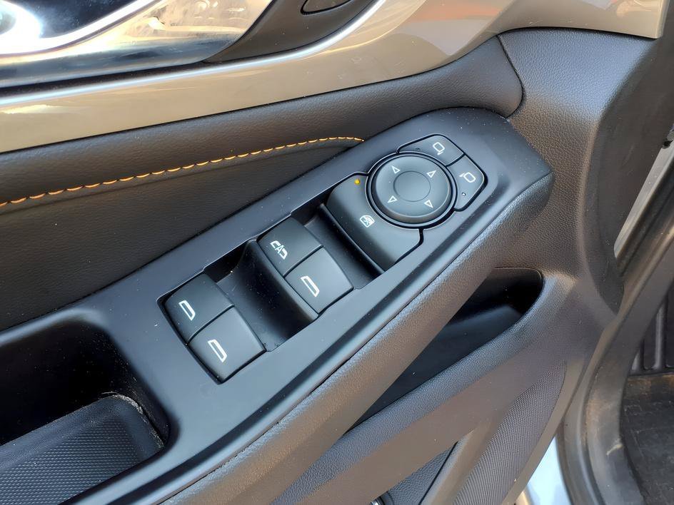 Used 2020 Satin Steel Metallic Chevrolet LT Cloth image 17