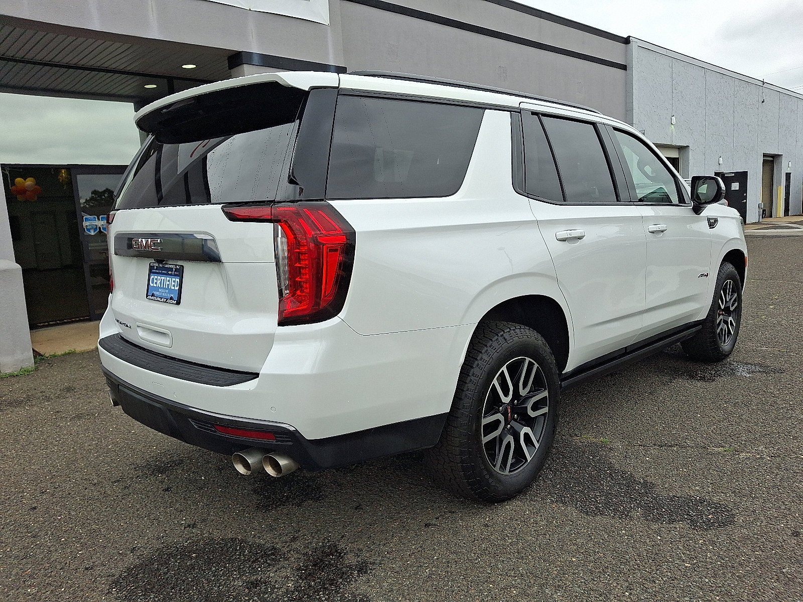 2023 GMC Yukon AT4 - Photo 7