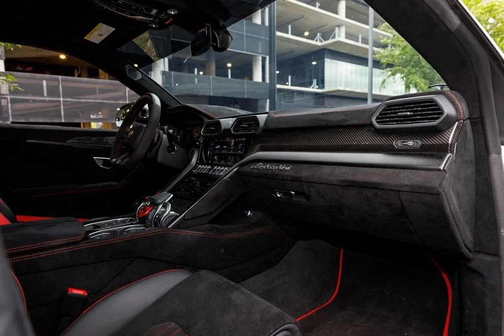 Used 2024 White Lamborghini Performante image 14