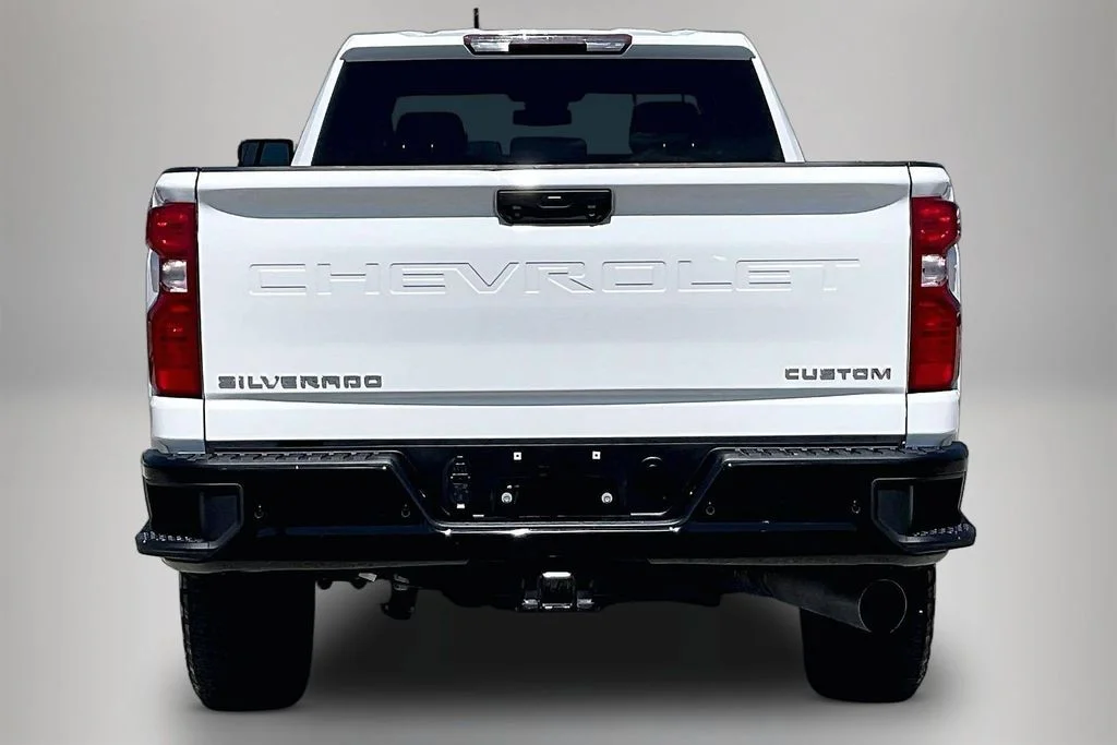 Used 2025 White Chevrolet Custom image 6