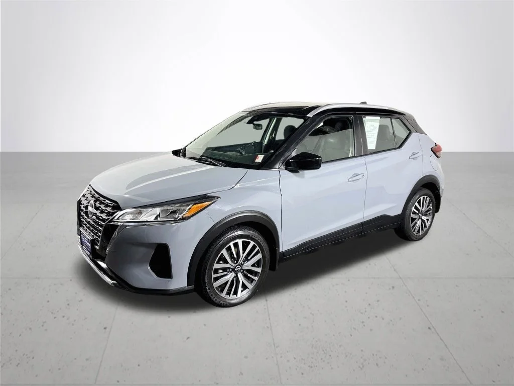 Used 2023 Gray Nissan SV image 2