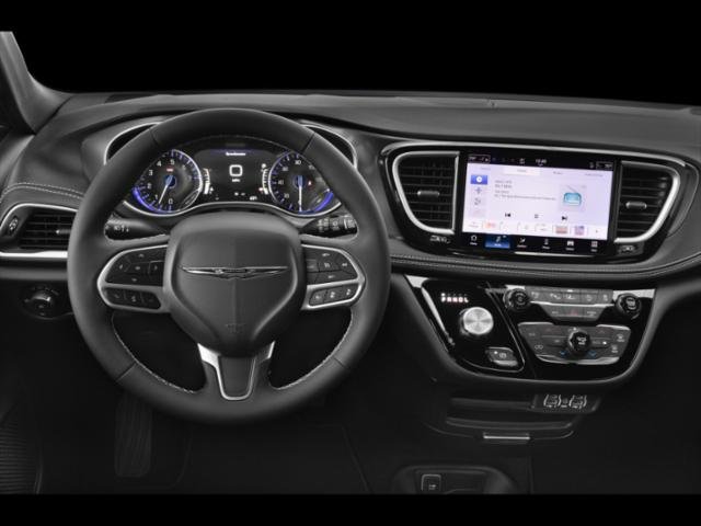 New 2026 Diamond Black Crystal Pearl-Coat Exterior Paint Chrysler Limited image 25