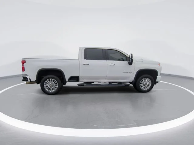 Used 2023 White Chevrolet High Country image 9
