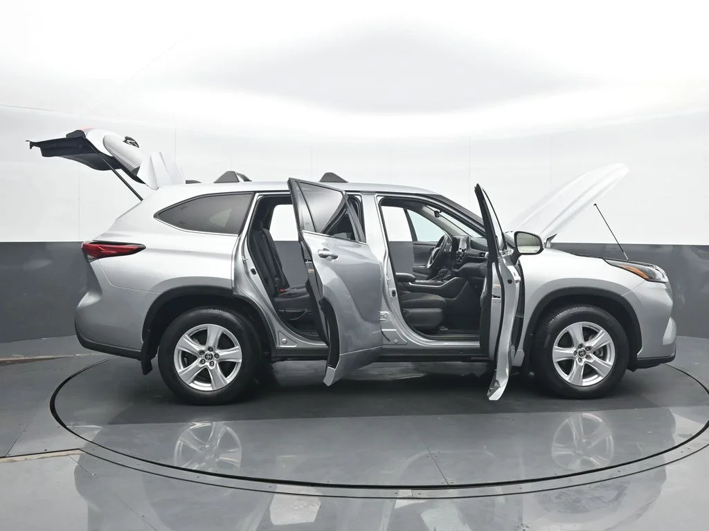Used 2022 Silver Toyota L image 38