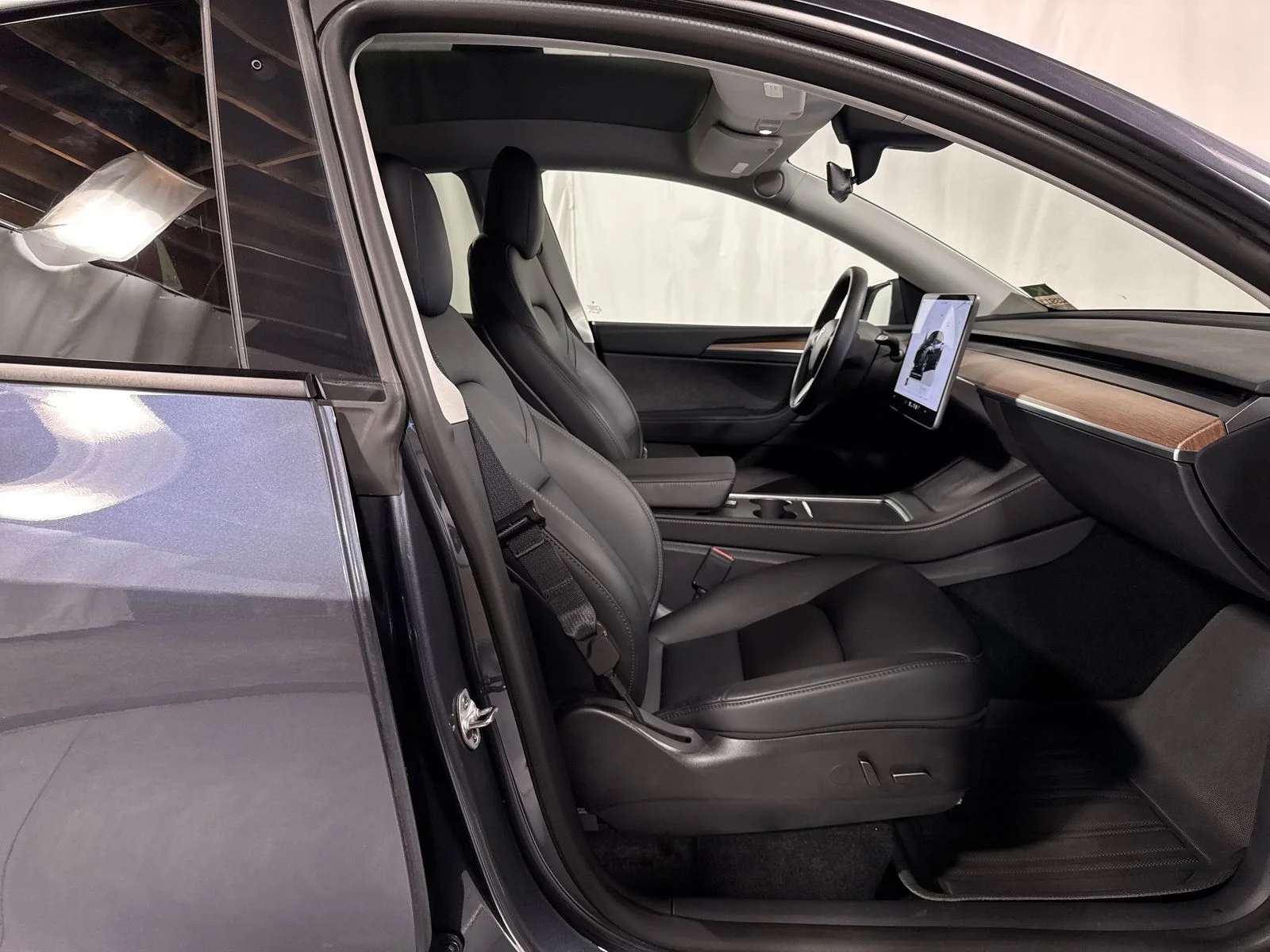 Used 2022 Midnight Silver Metallic Tesla Long Range image 15