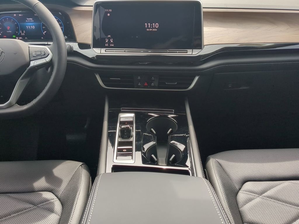 New 2026 Black Volkswagen 2.0T SE w/Technology image 16