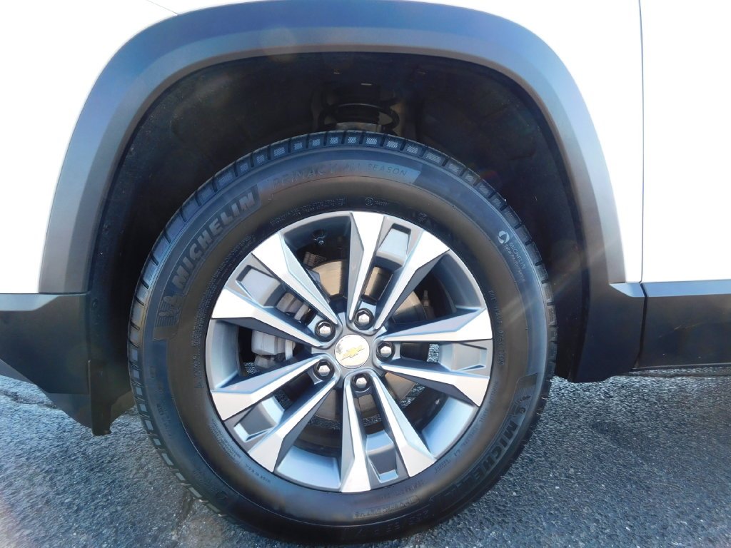Used 2025 White Chevrolet LT image 10
