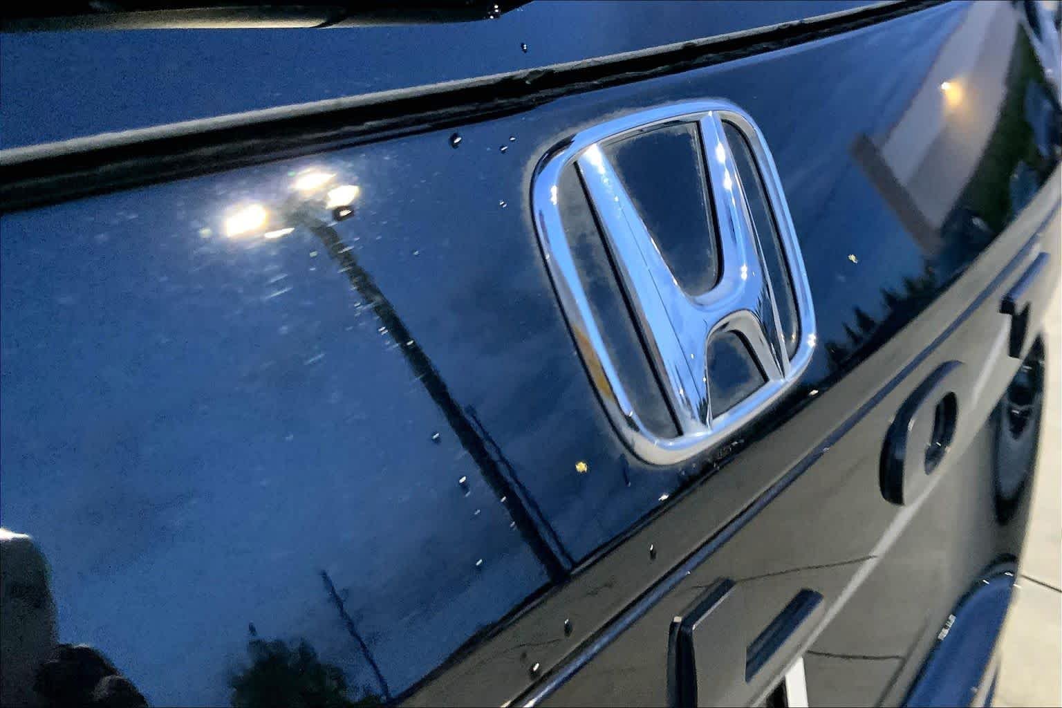 Used 2025 Crystal Black Pearl Honda Touring image 30