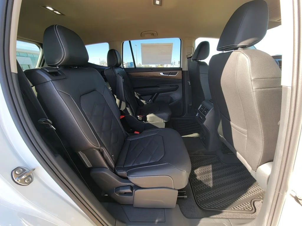 New 2026 White Volkswagen 2.0T SE w/Technology image 15