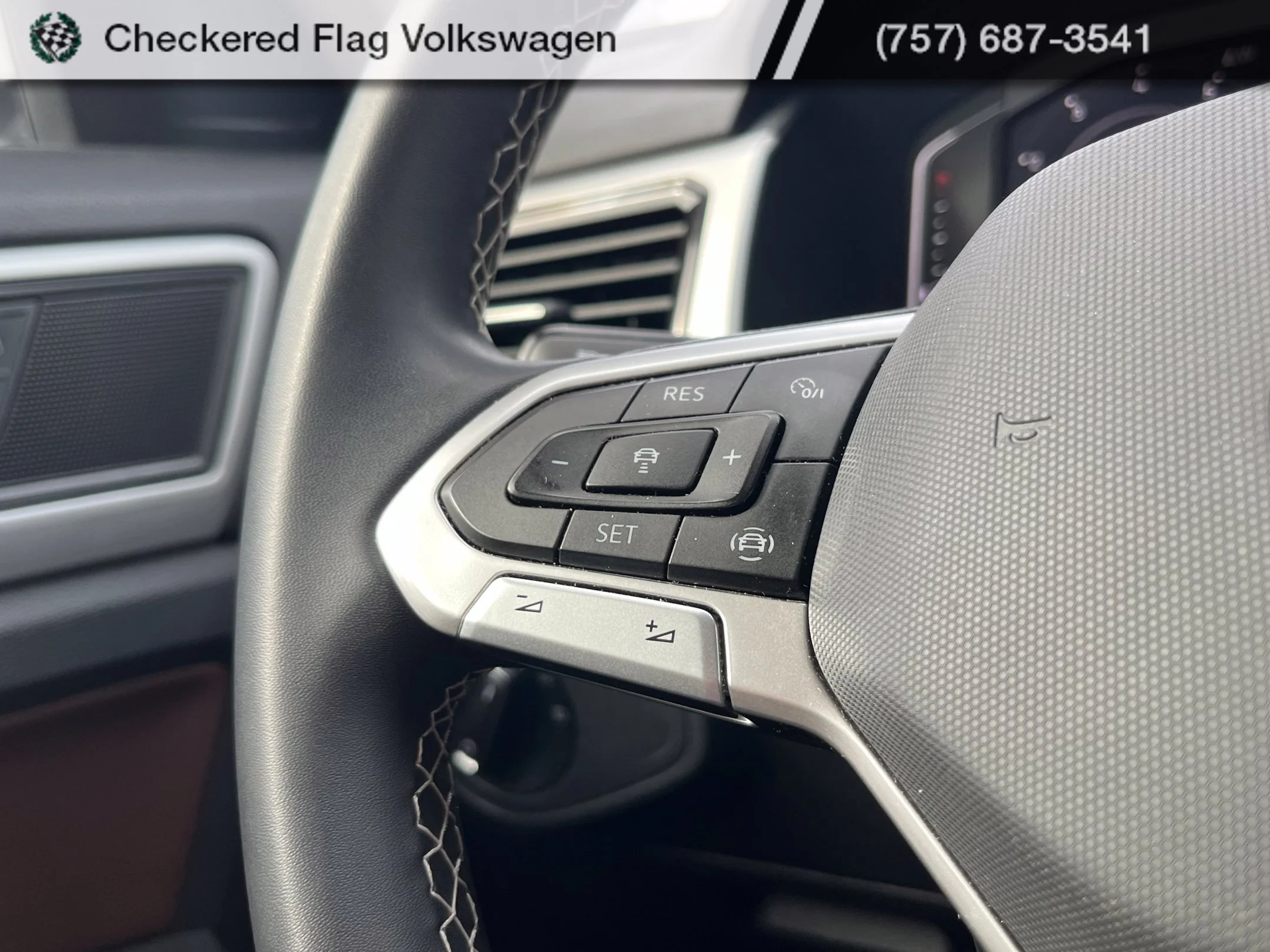 Used 2022 Pure White Volkswagen 3.6L V6 SE w/Technology image 35