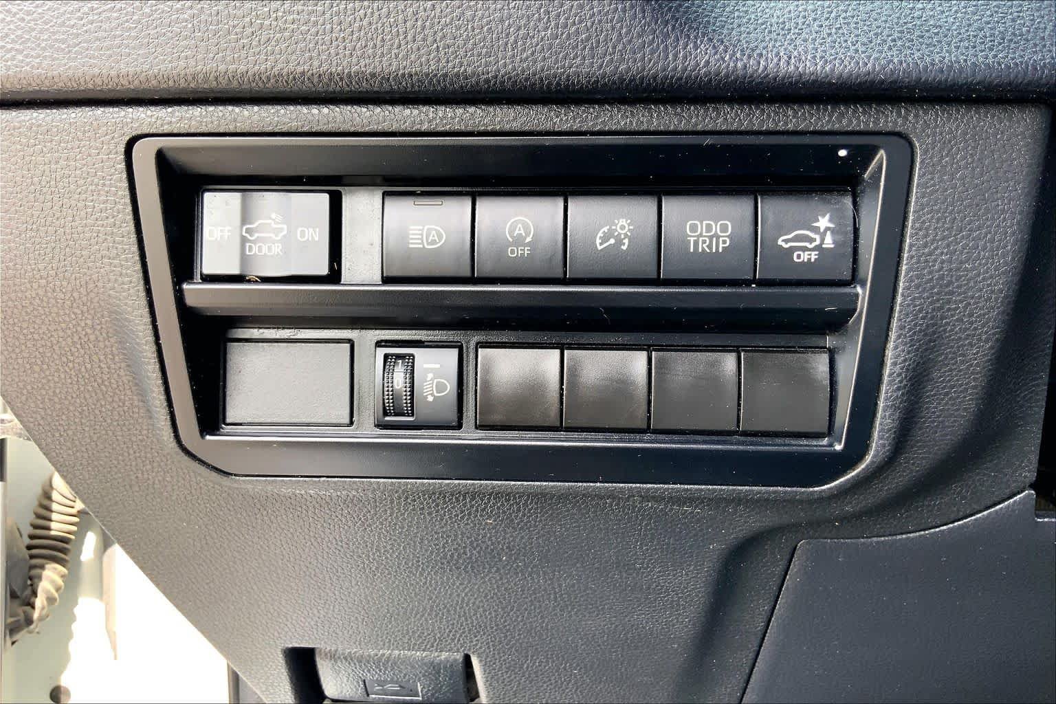 Used 2023 Ice Cap Toyota SR5 image 33