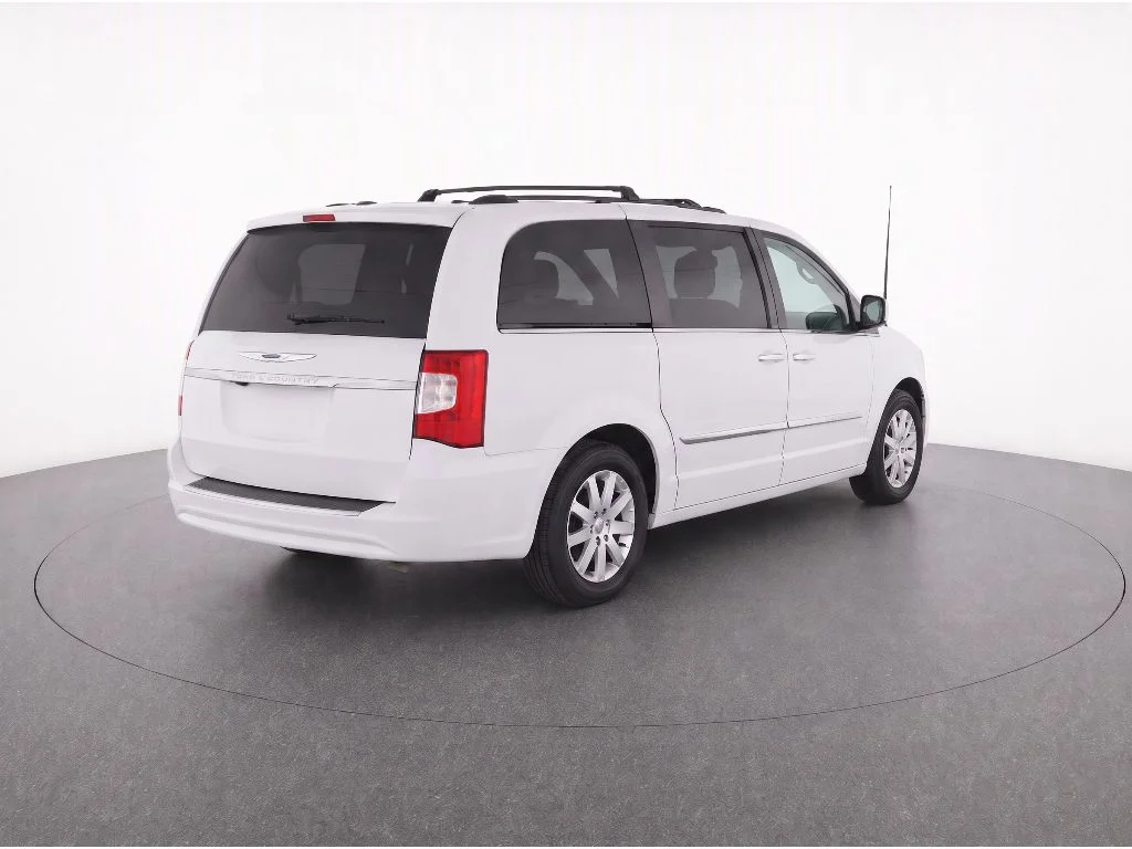 Used 2016 White Chrysler Touring image 4