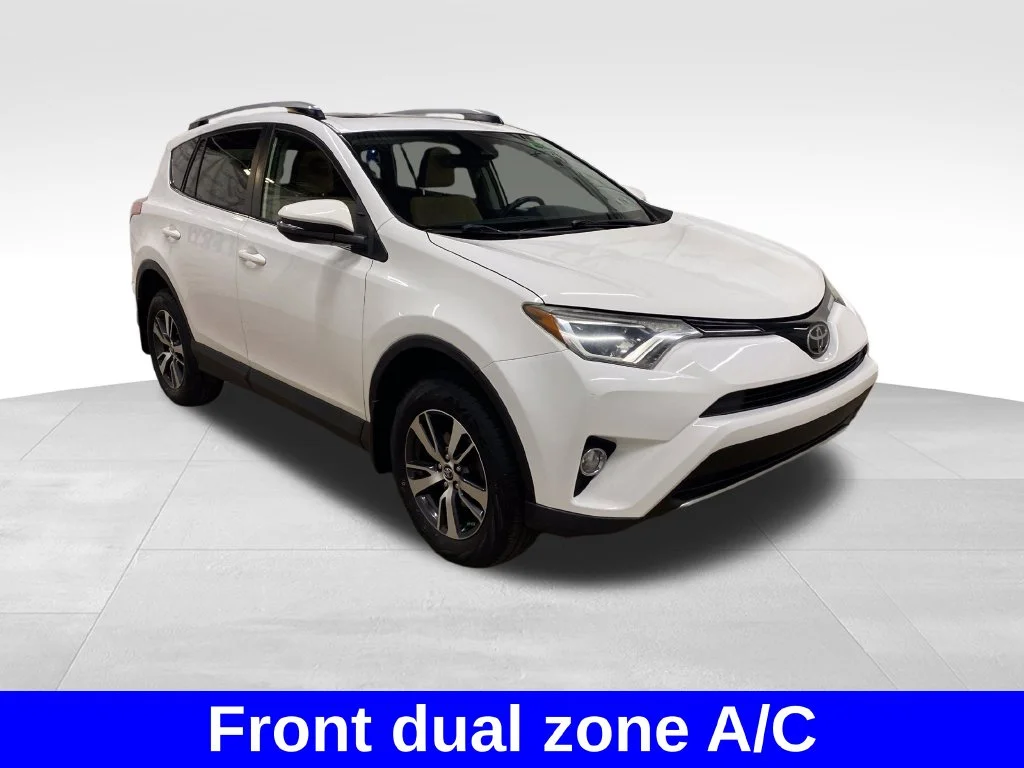 Used 2018 White Toyota XLE image 5