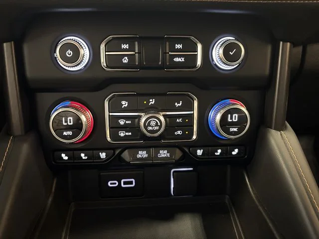 Used 2023  GMC AT4 image 22