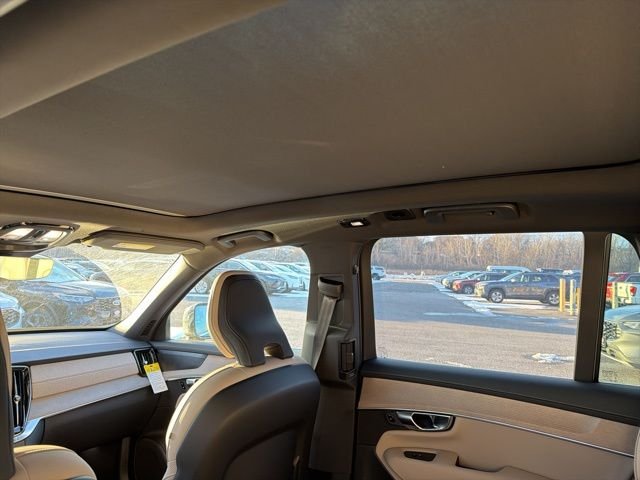 2026 Volvo XC90 Plus - Photo 11