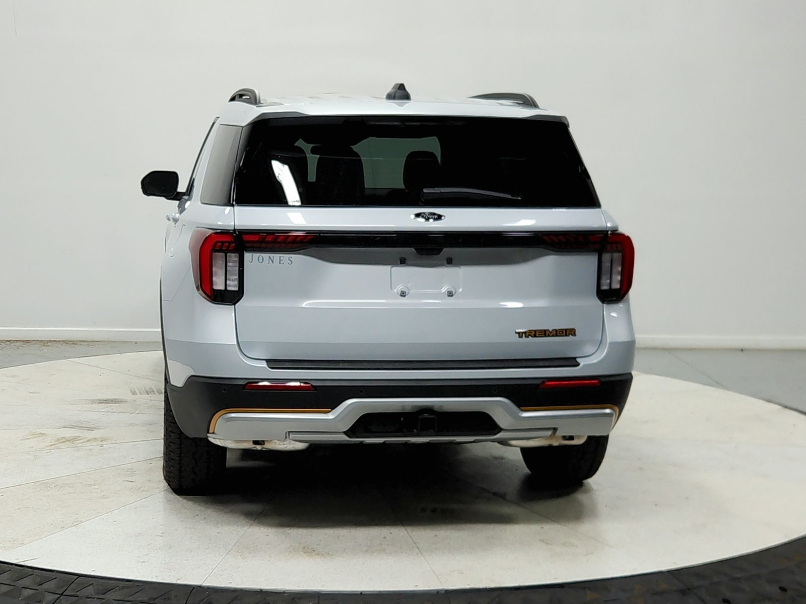 New 2026 Space White Metallic Ford Tremor® image 7