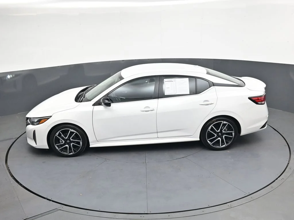 Used 2025 White Nissan SR image 37