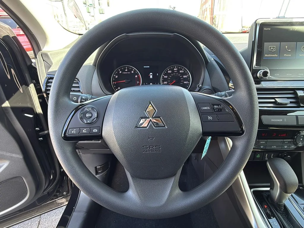New 2026 Labrador Black Pearl Mitsubishi ES image 16