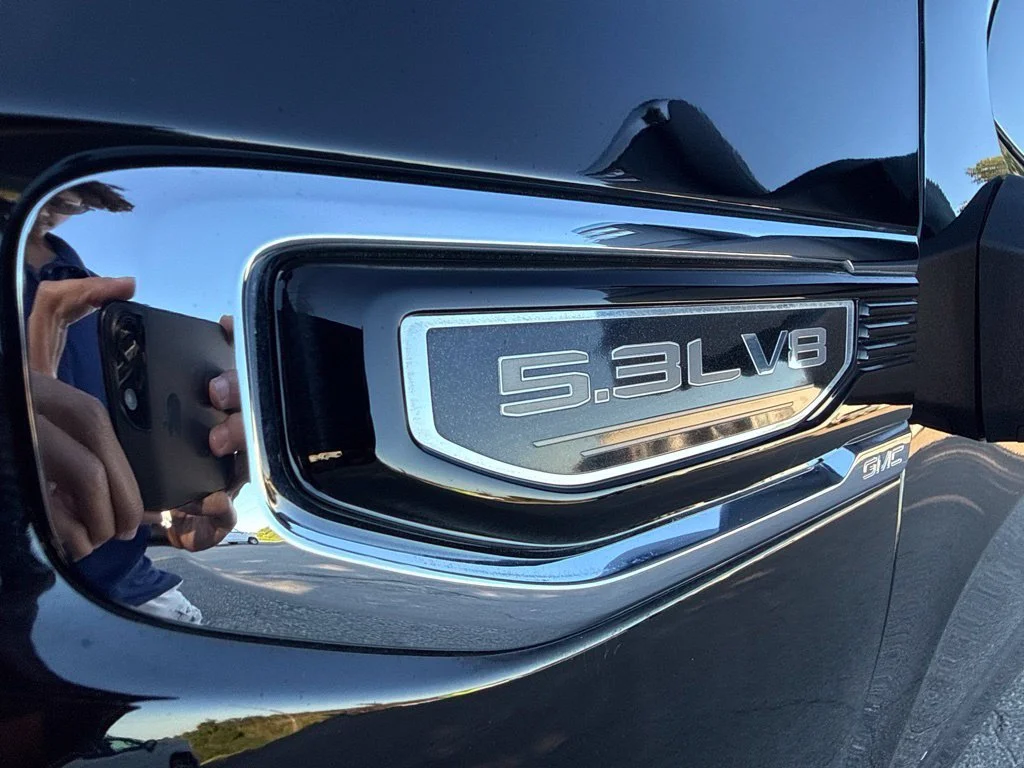 Used 2025 Onyx Black GMC Denali image 39