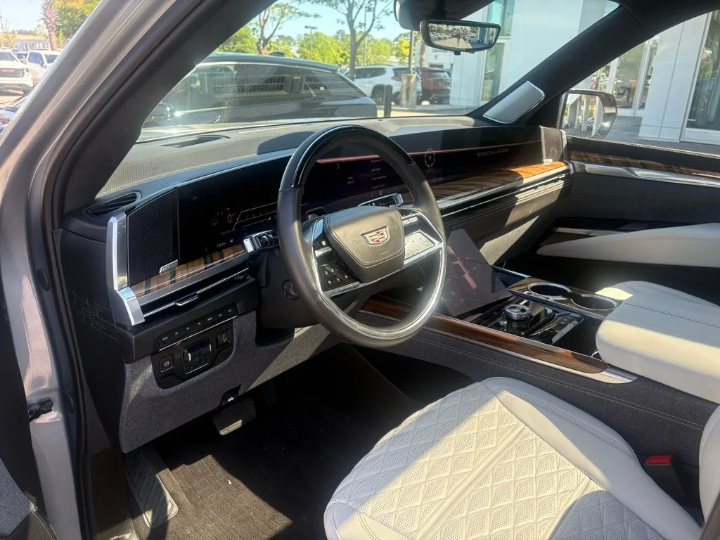 Used 2025 Silver Cadillac Sport Platinum image 13