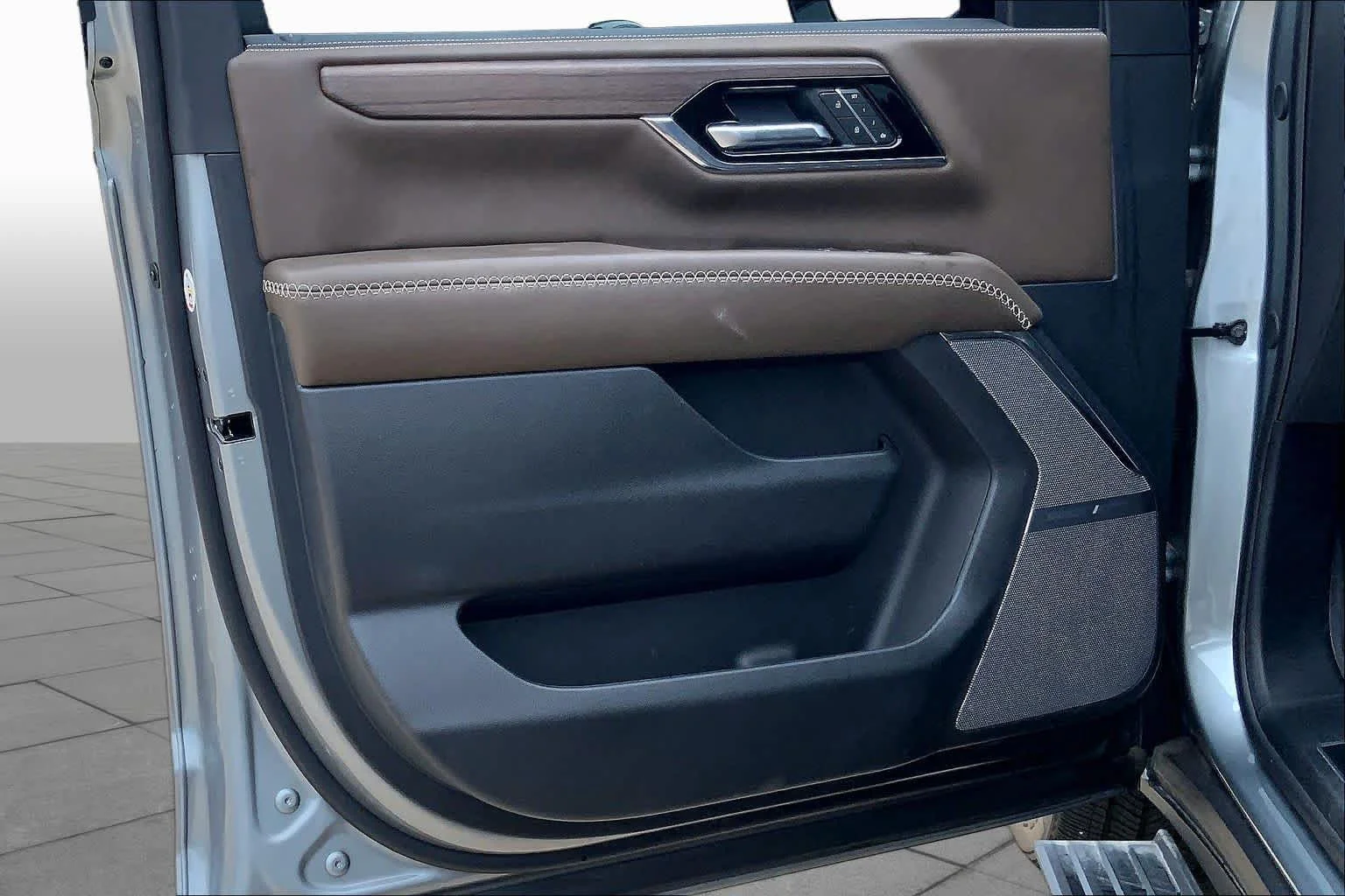 Used 2025 Sterling Metallic GMC Denali Ultimate image 21