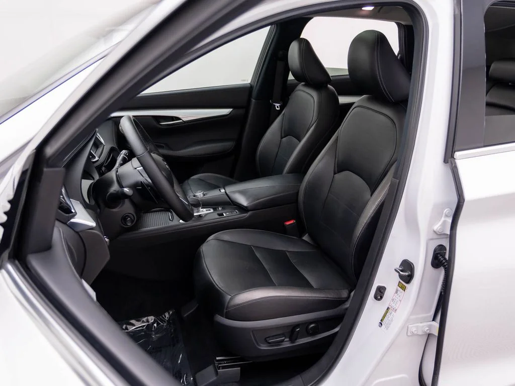 Used 2019 White INFINITI ESSENTIAL image 16
