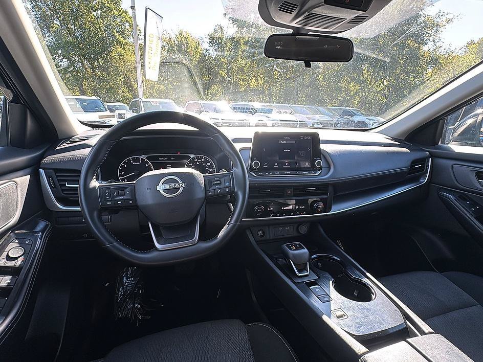 Used 2025 Super Black Nissan SV image 29
