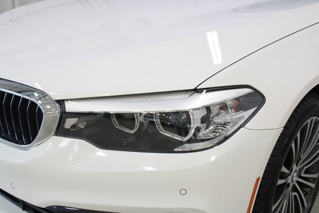 Used 2020 White BMW 530i xDrive image 34