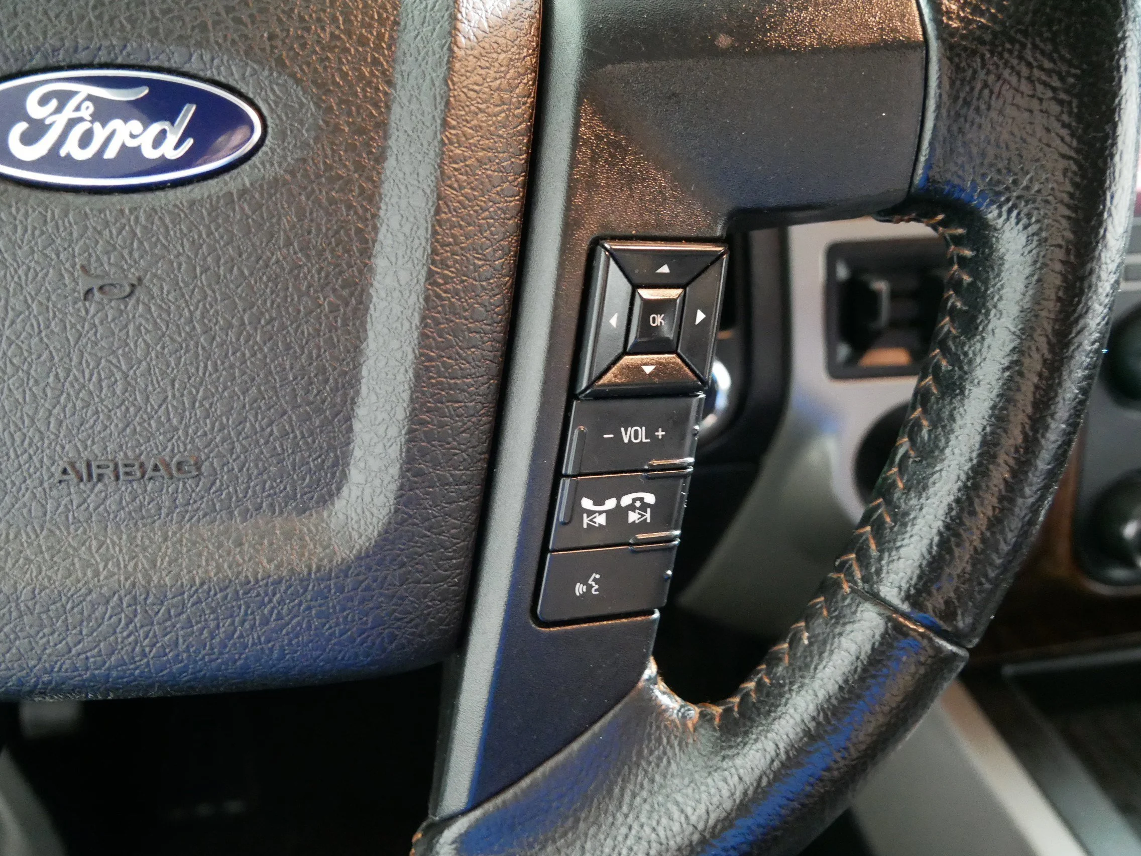 Used 2015 White Platinum Metallic Tri-Coat Ford King Ranch image 28