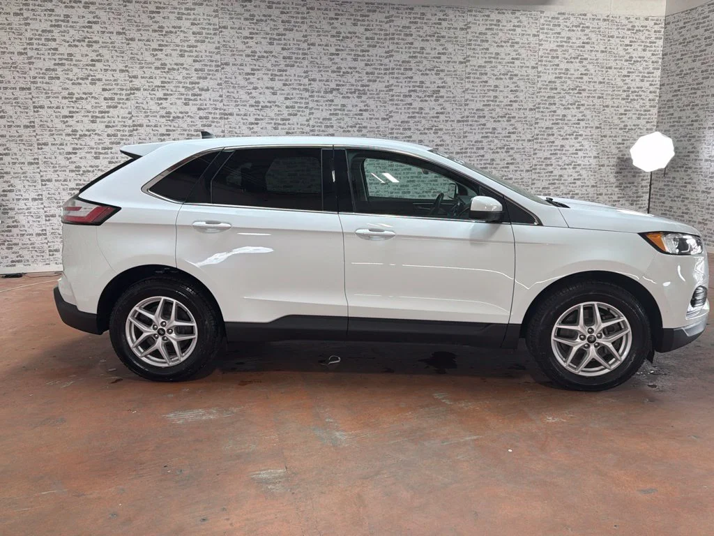 Used 2024 Oxford White Ford SEL image 8