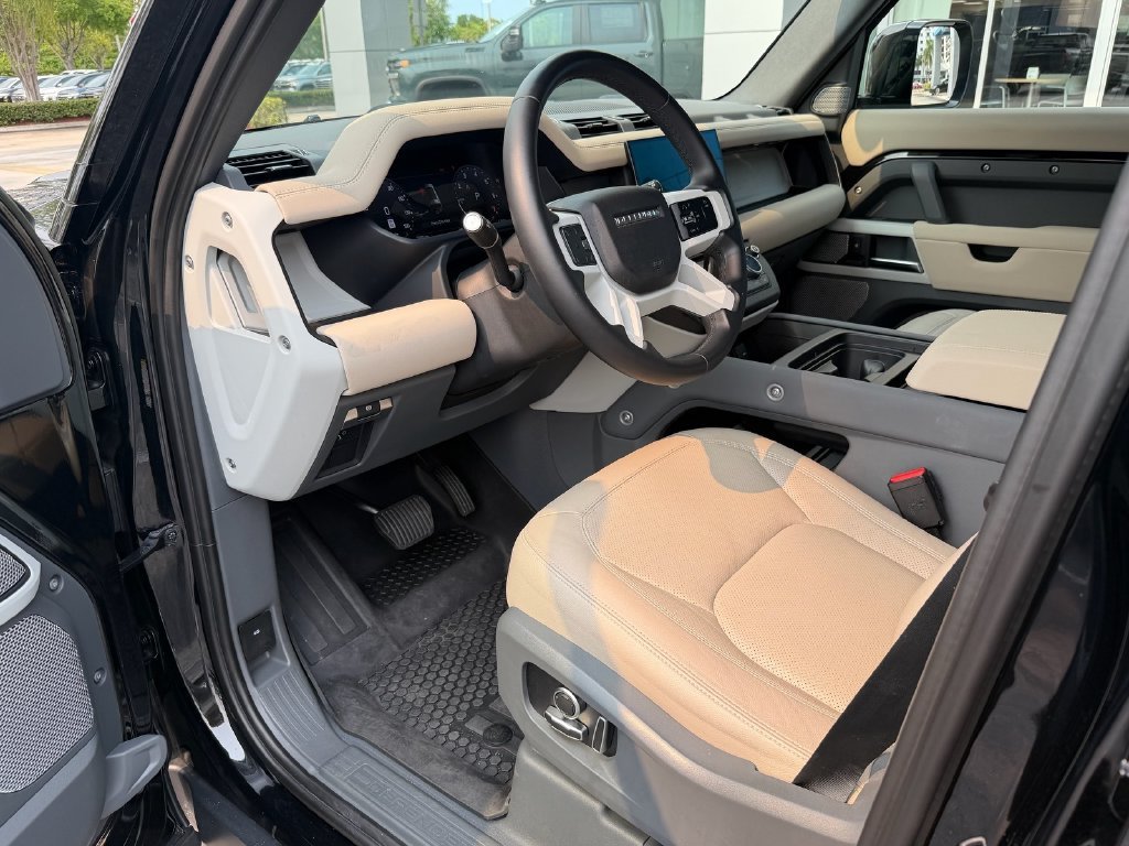 Used 2023 Black Land Rover SE image 13