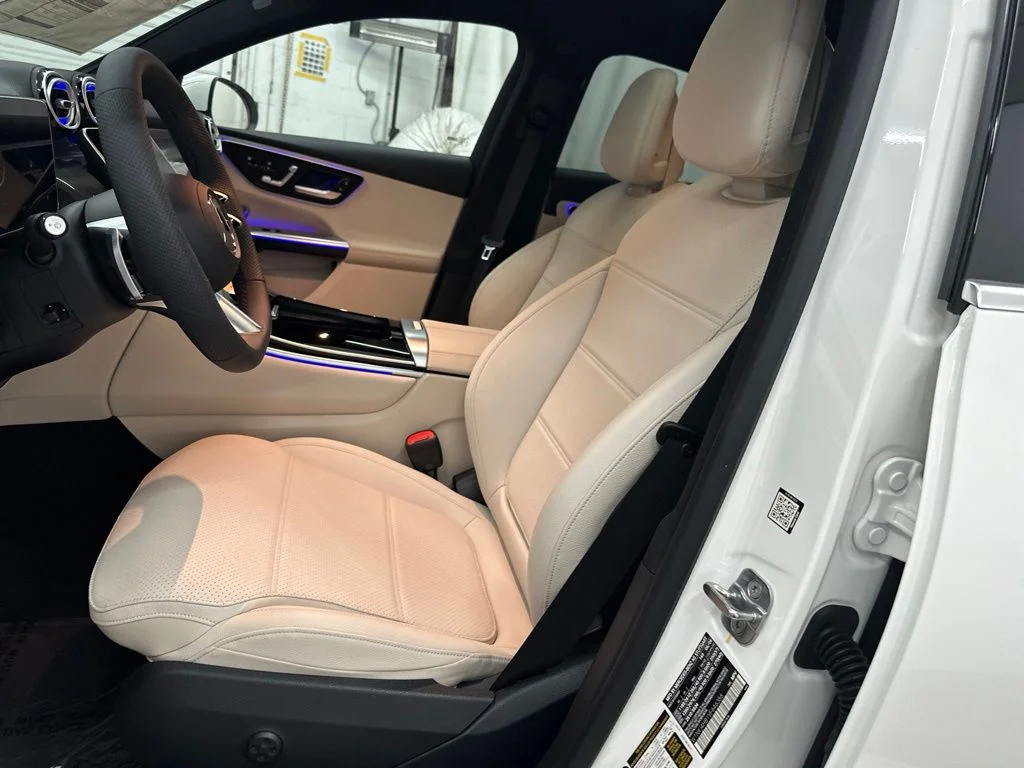 New 2027 White Mercedes-Benz GLC 300 image 20