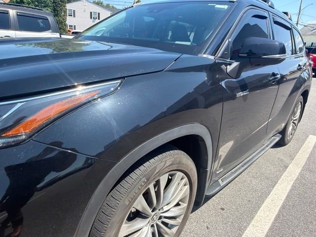 Used 2021 Black Toyota Platinum image 3
