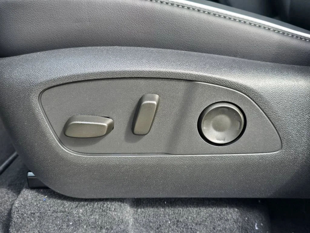 New 2026 Summit White Buick Preferred image 17