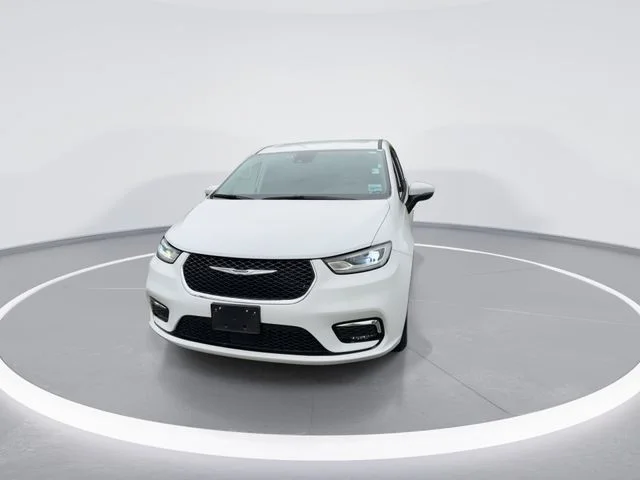 Used 2023 White Chrysler Touring L image 3