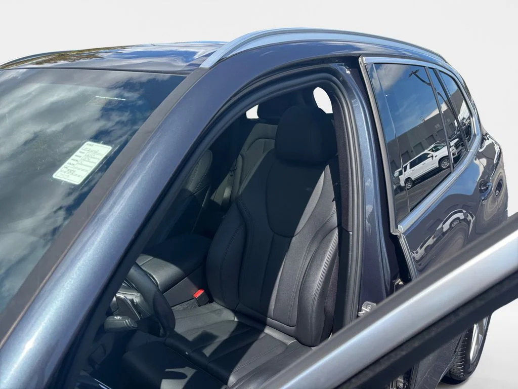 Used 2022 Gray BMW xDrive40i image 27