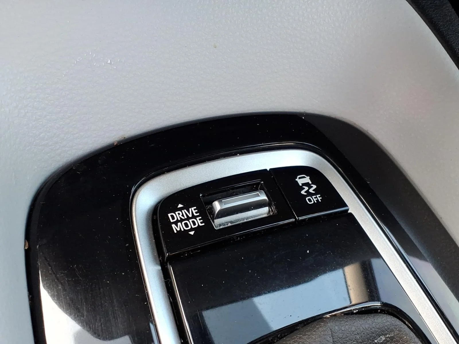 Used 2024 Ruby Flare Pearl Toyota SE image 5