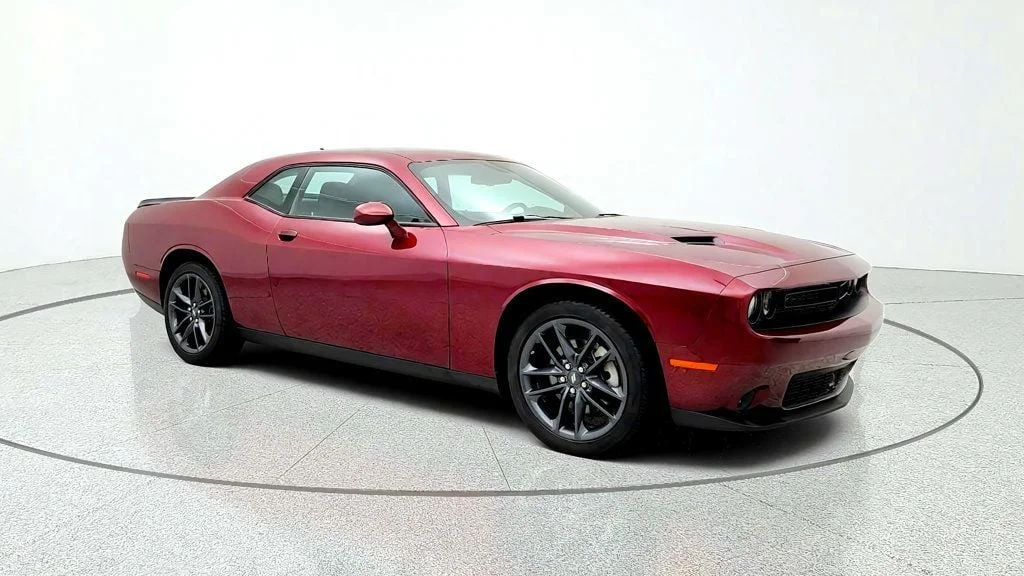 Used 2023 Octane Red Pearlcoat Dodge SXT AWD image 3