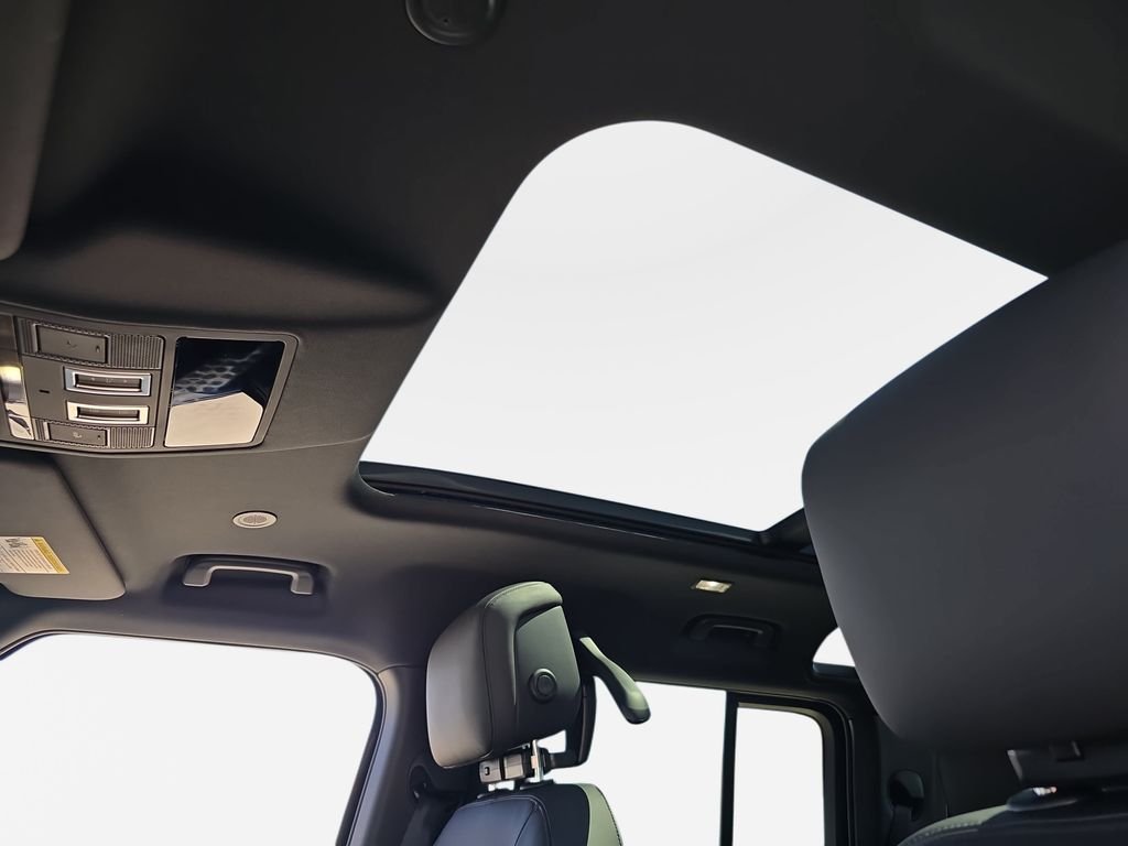 New 2026 Carpathian Grey Land Rover X-Dynamic SE image 30